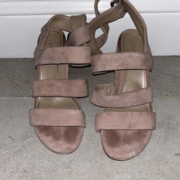 Vionic blush heels - Picture 2 of 4